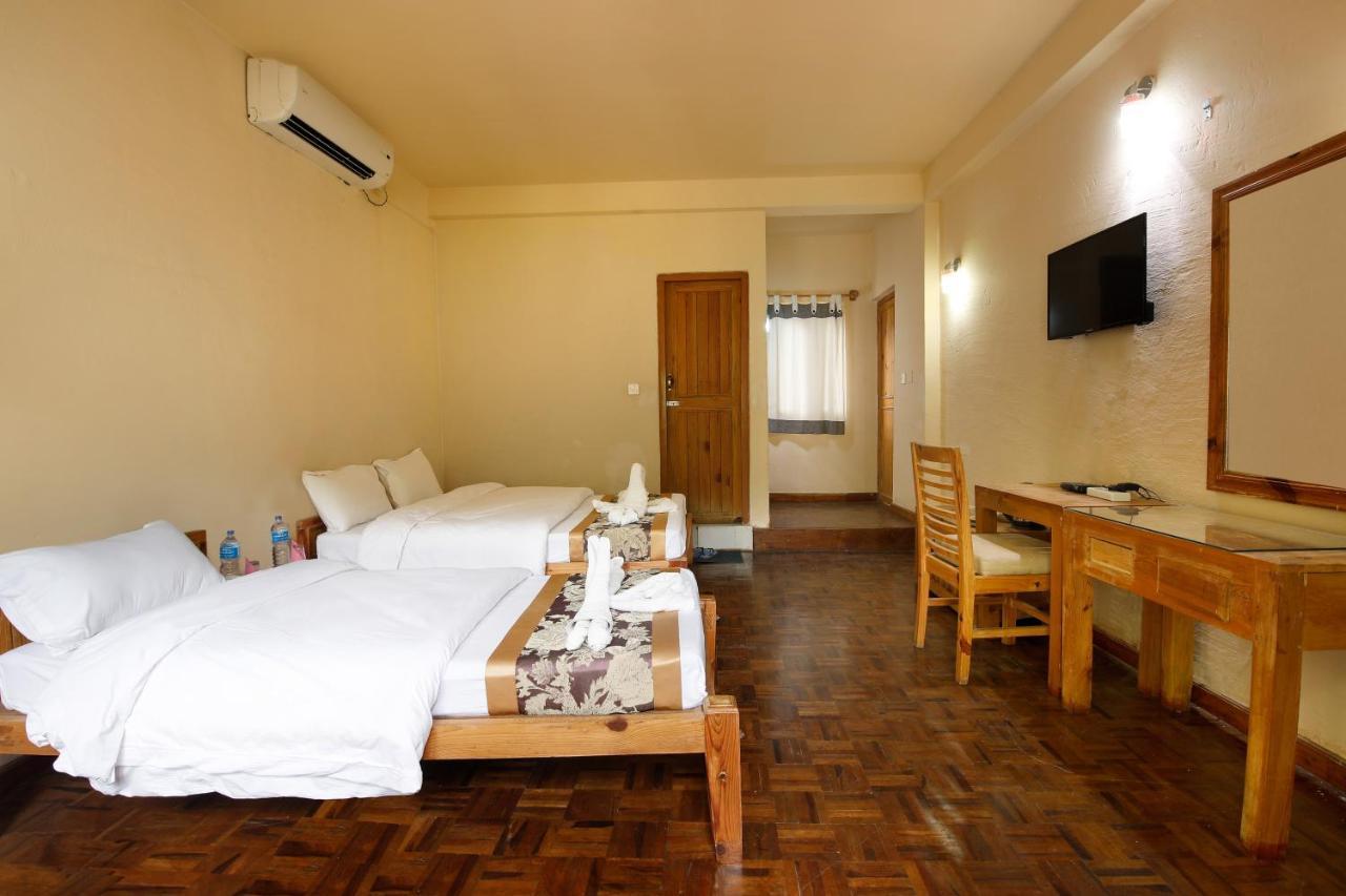 Chitwan Paradise Hotel Sauraha Kültér fotó