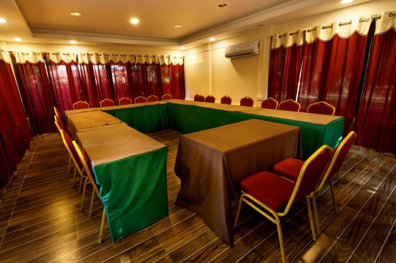 Chitwan Paradise Hotel Sauraha Kültér fotó