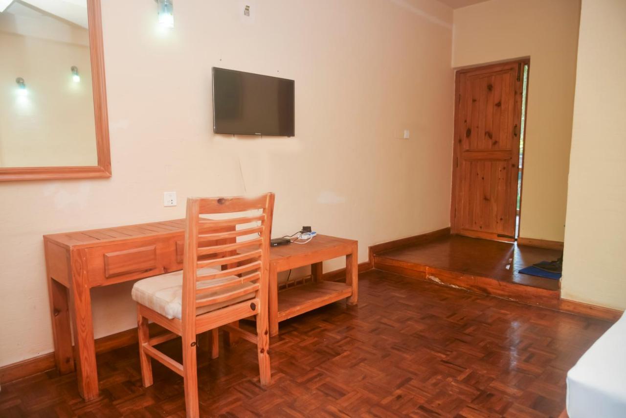 Chitwan Paradise Hotel Sauraha Kültér fotó