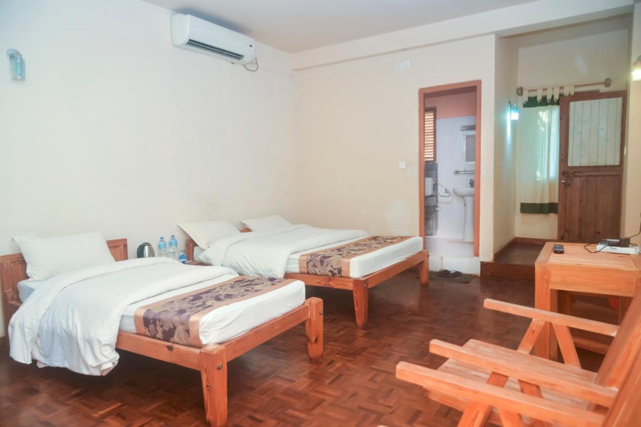 Chitwan Paradise Hotel Sauraha Kültér fotó