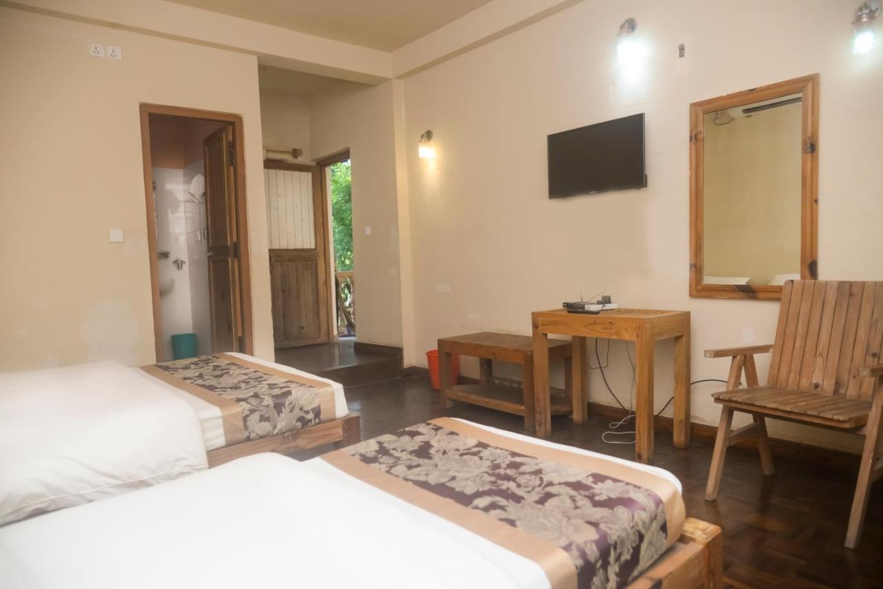 Chitwan Paradise Hotel Sauraha Kültér fotó