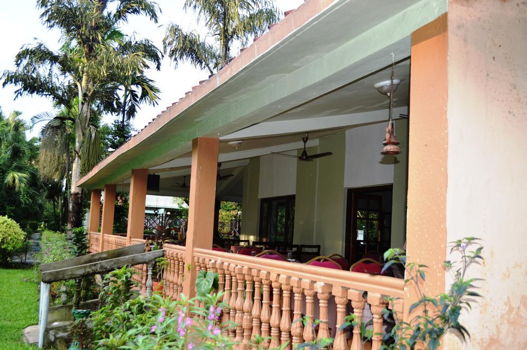 Chitwan Paradise Hotel Sauraha Kültér fotó