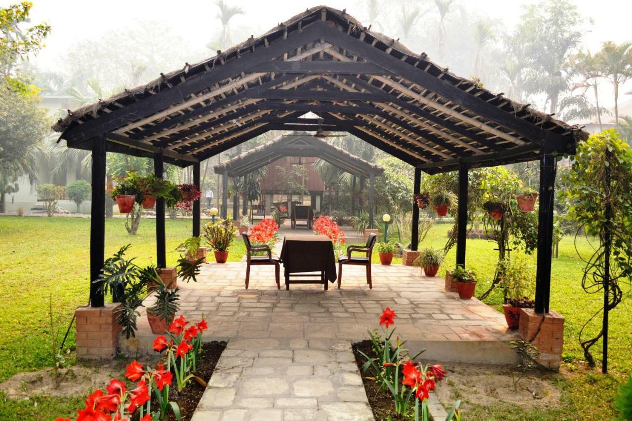Chitwan Paradise Hotel Sauraha Kültér fotó