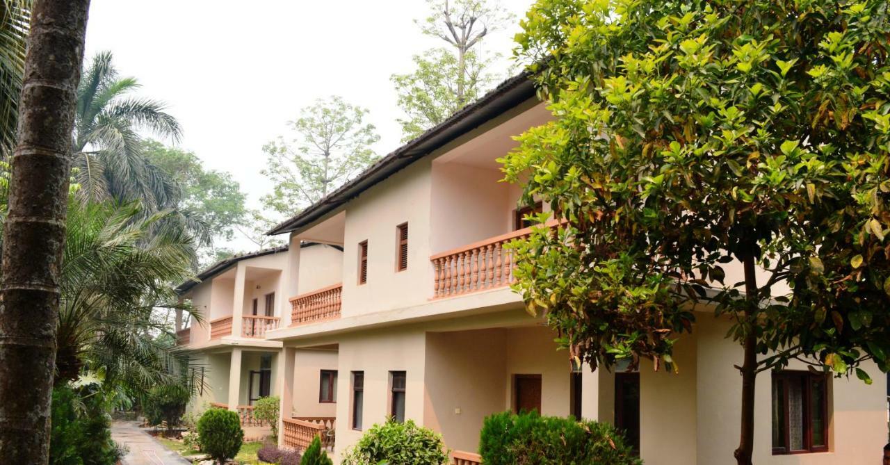 Chitwan Paradise Hotel Sauraha Kültér fotó
