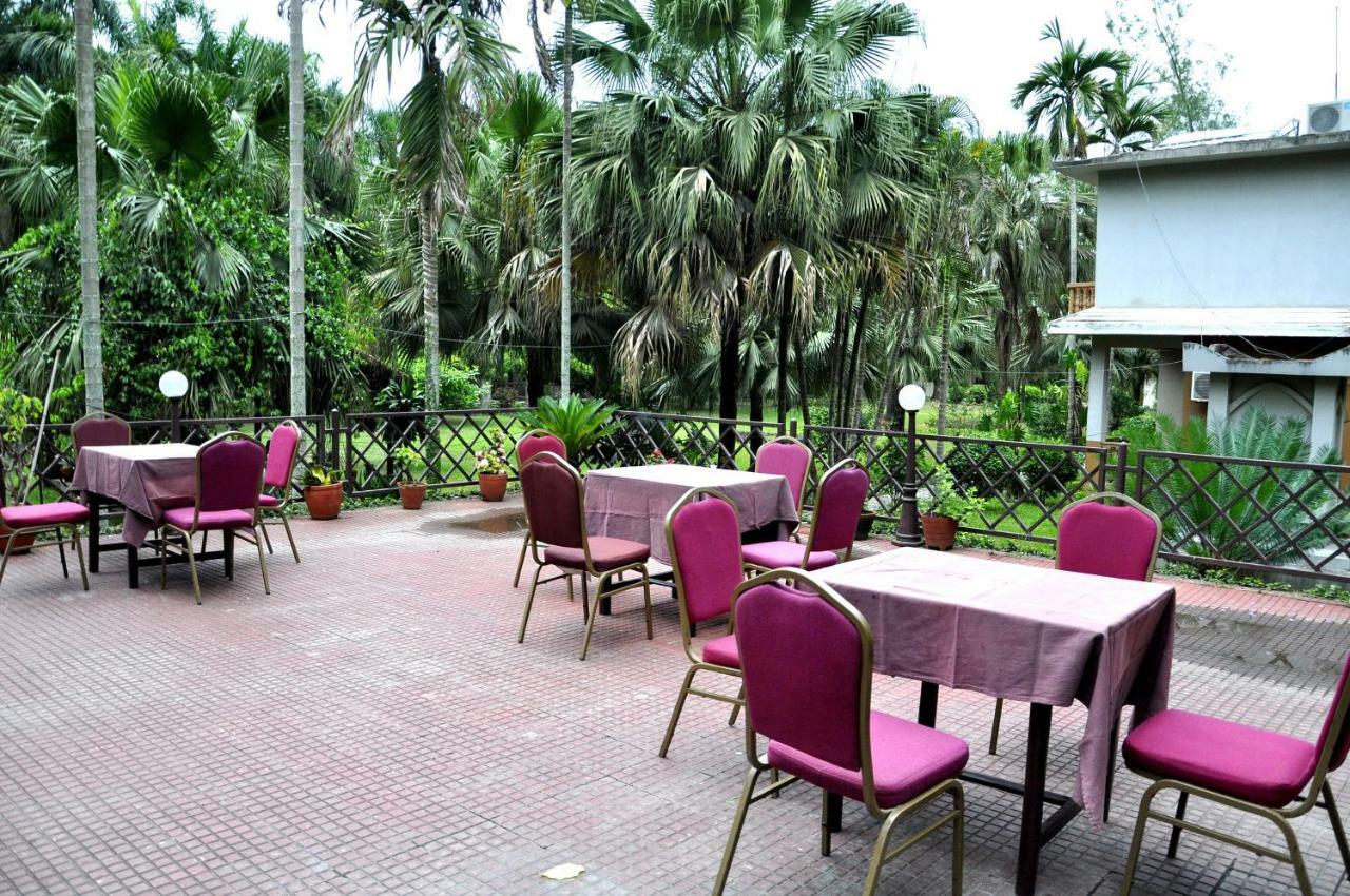 Chitwan Paradise Hotel Sauraha Kültér fotó