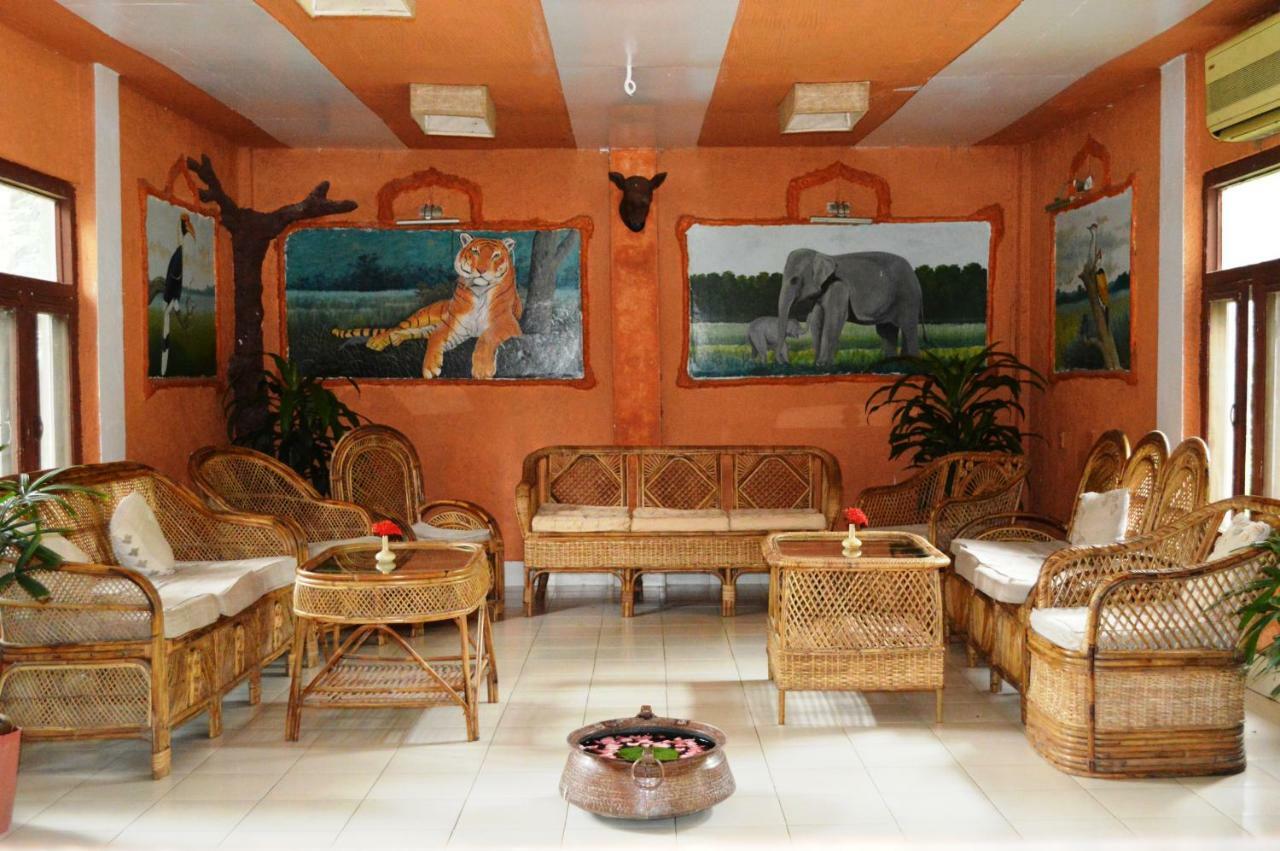 Chitwan Paradise Hotel Sauraha Kültér fotó