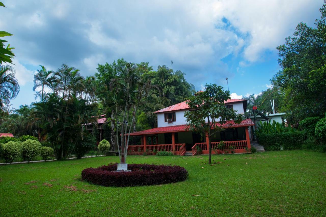 Chitwan Paradise Hotel Sauraha Kültér fotó