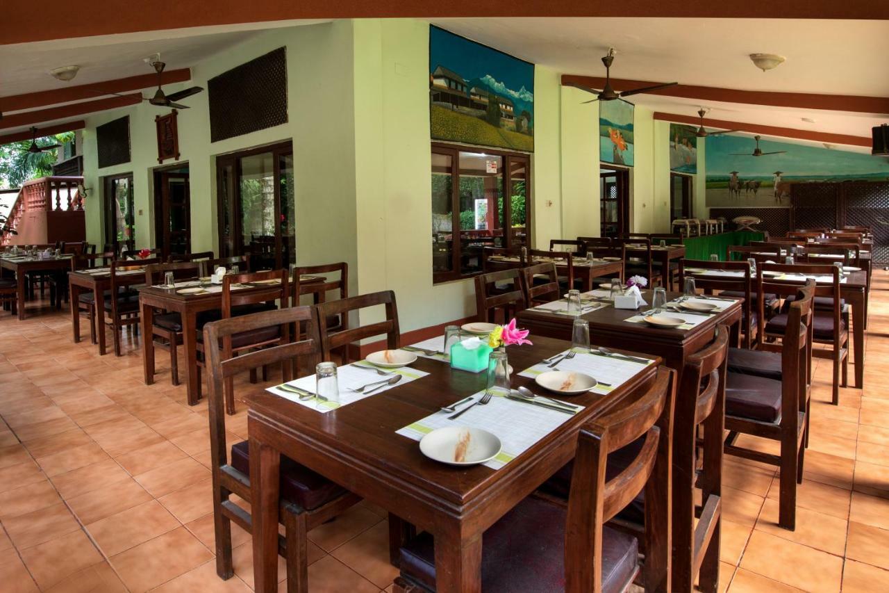 Chitwan Paradise Hotel Sauraha Kültér fotó