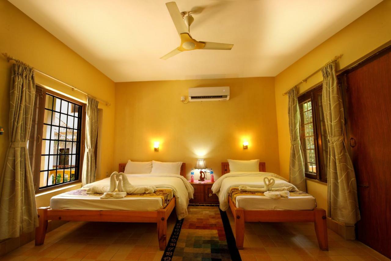 Chitwan Paradise Hotel Sauraha Kültér fotó