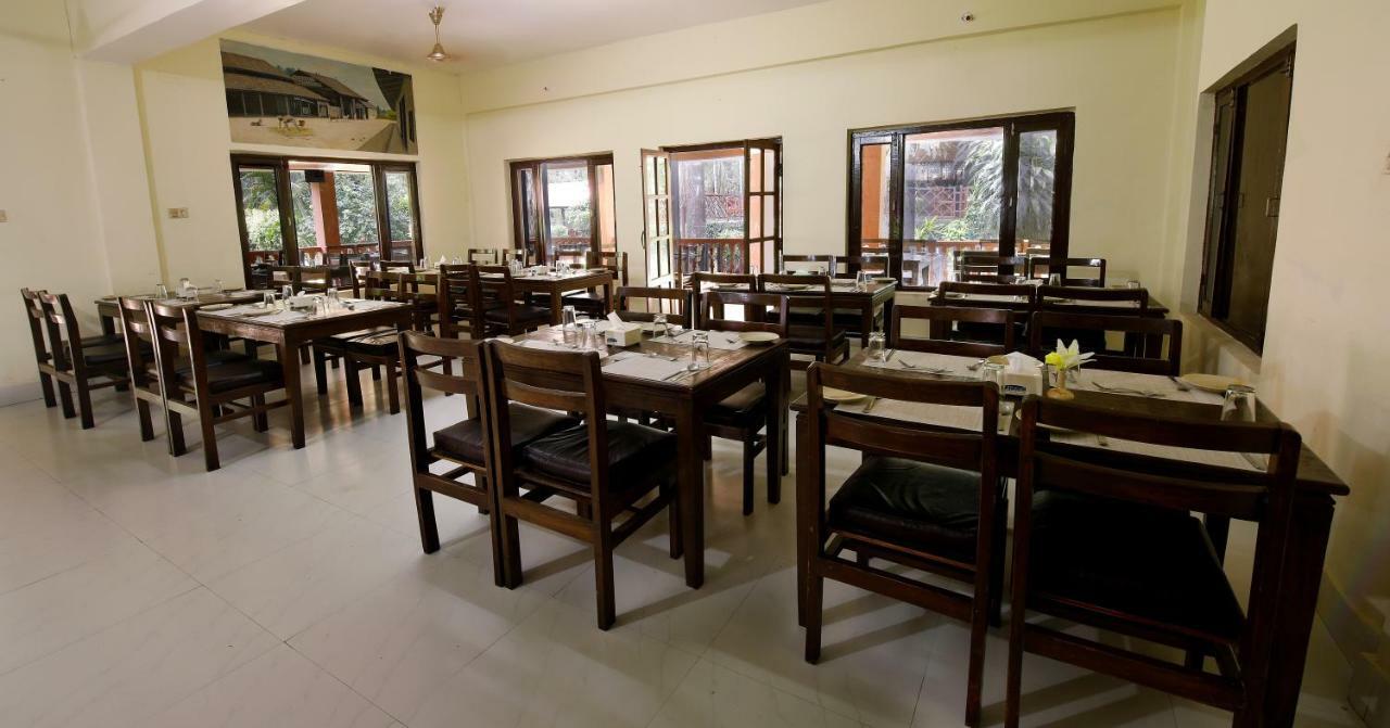 Chitwan Paradise Hotel Sauraha Kültér fotó